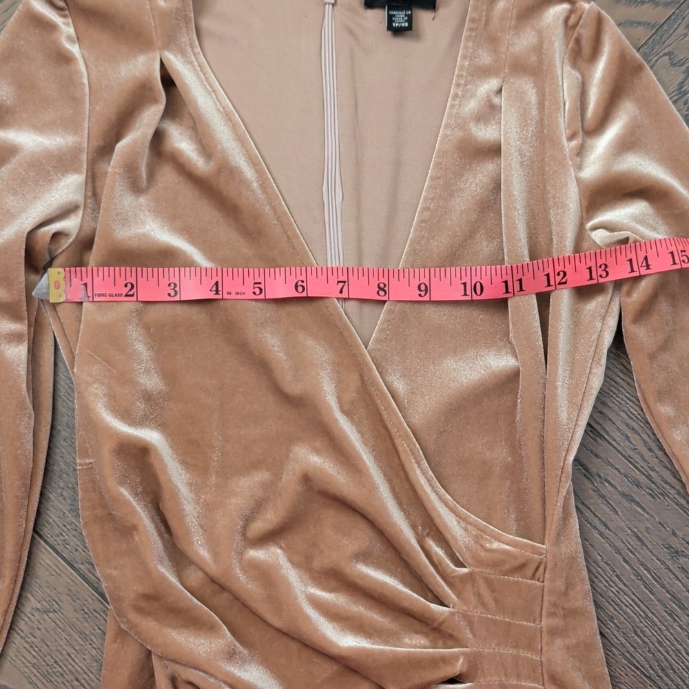 Le Chateau Long Sleeve Fitted Velvet Wrap Dress Pink Size XS. - Picture 5 of 8